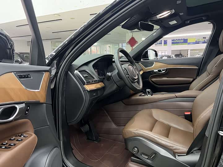 Фото 5 - Volvo XC90