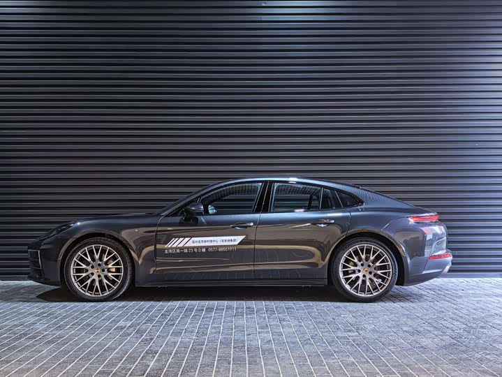 Фото 3 - Porsche Panamera