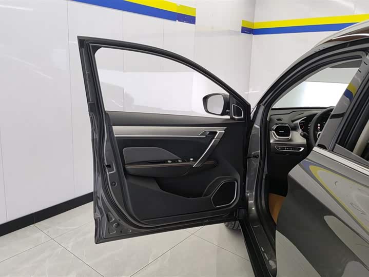 Фото 7 - Geely Coolray