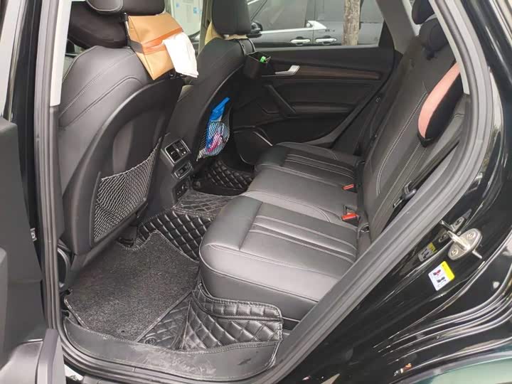 Фото 5 - Audi Q5L