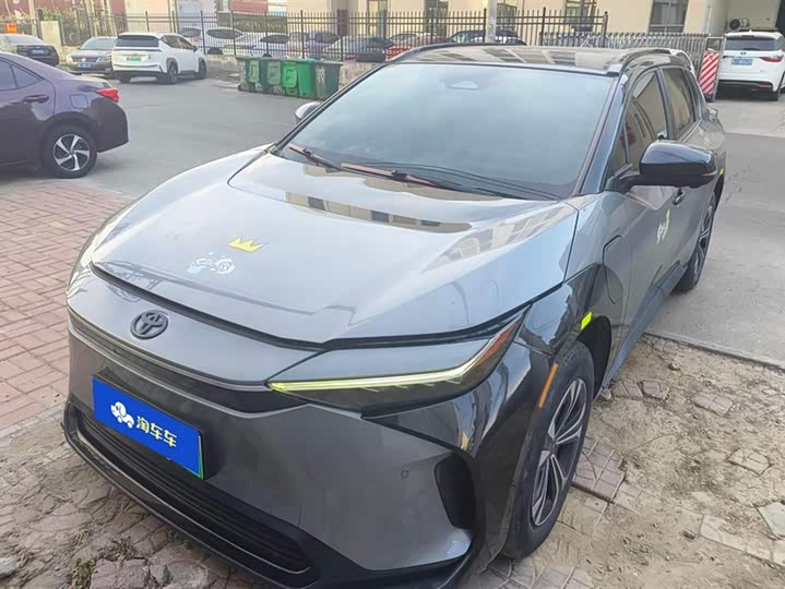 Фото 1 - Toyota bZ4X