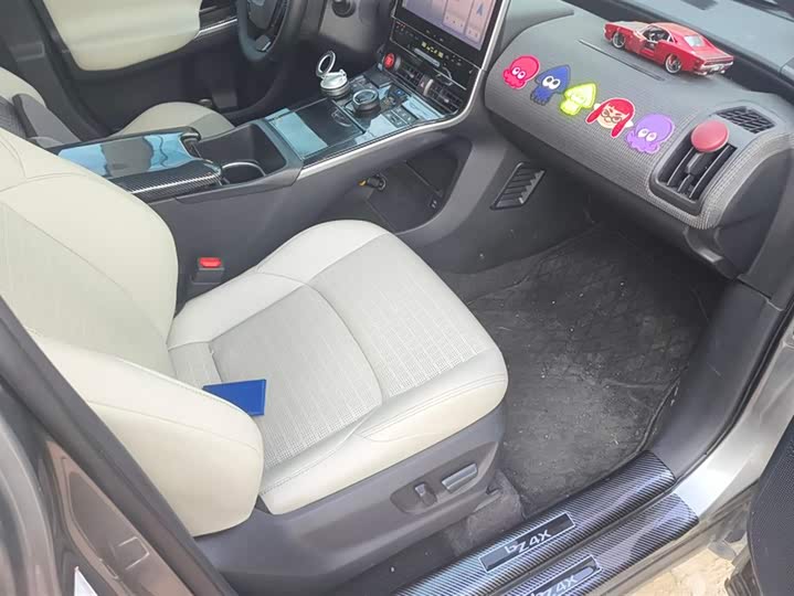 Фото 8 - Toyota bZ4X