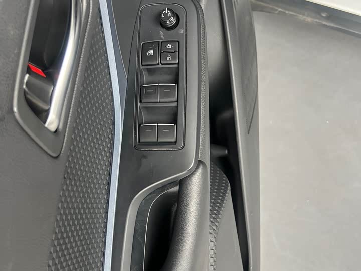 Фото 7 - Toyota Izoa