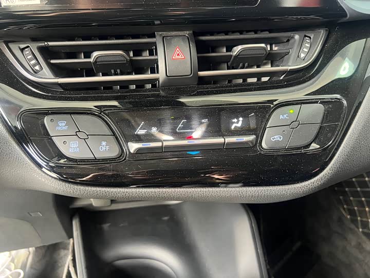 Фото 9 - Toyota Izoa