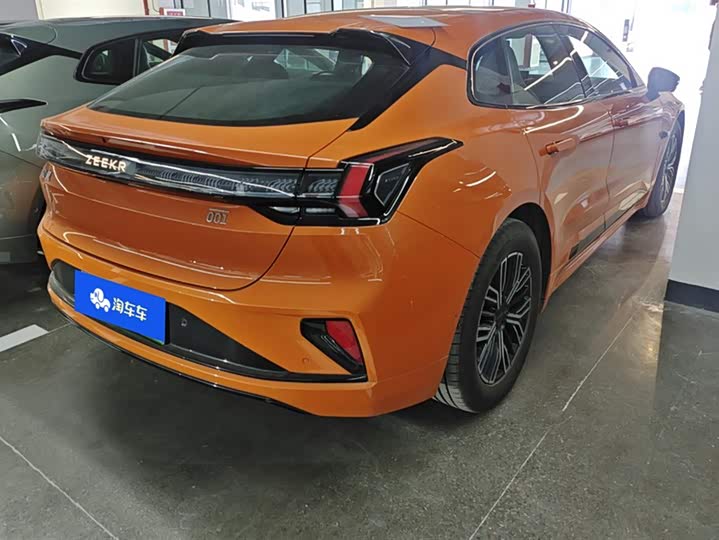 Фото 3 - Zeekr 001