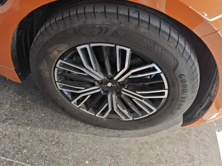 Фото 6 - Zeekr 001