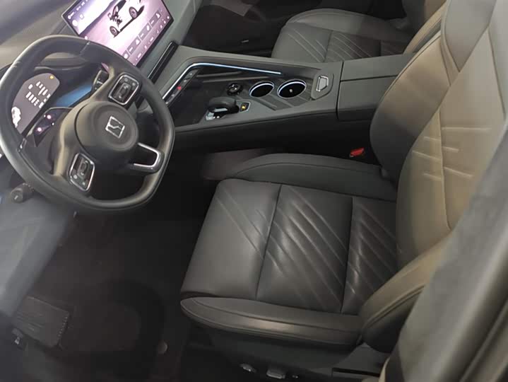 Фото 9 - Zeekr 001