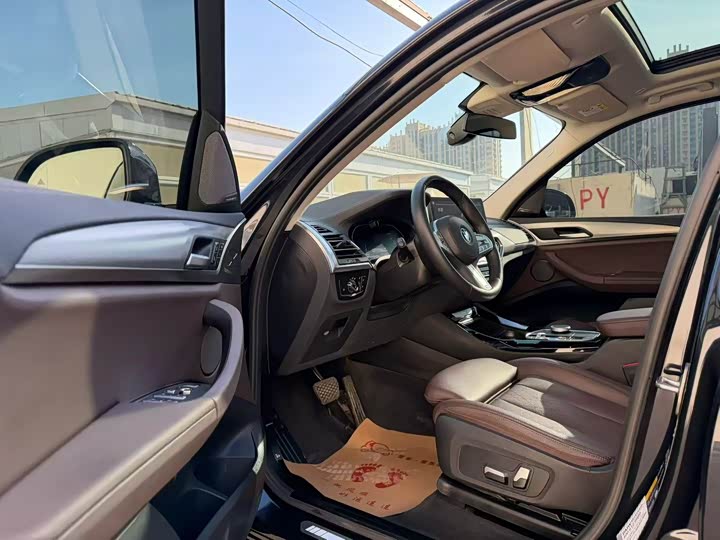 Фото 4 - BMW iX3