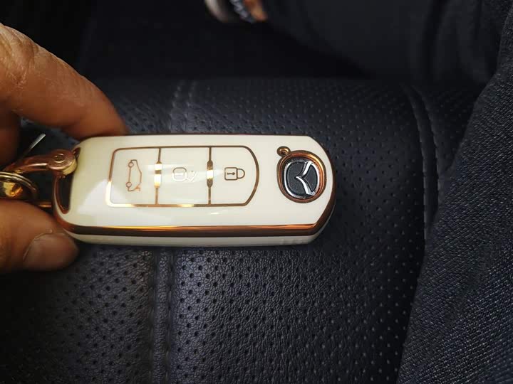 Фото 9 - Mazda Atenza