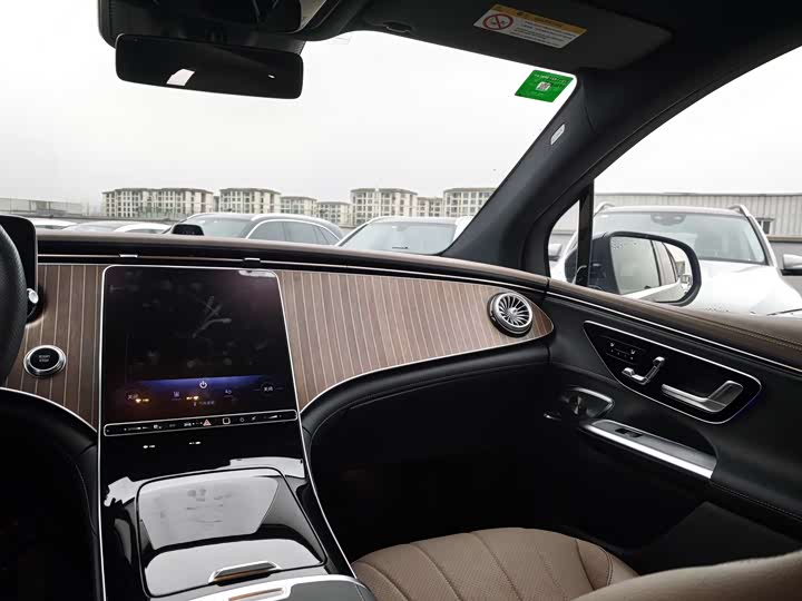 Фото 6 - Mercedes-Benz EQE SUV