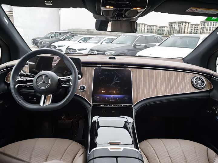 Фото 8 - Mercedes-Benz EQE SUV