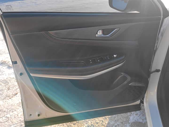 Фото 7 - Changan CS75