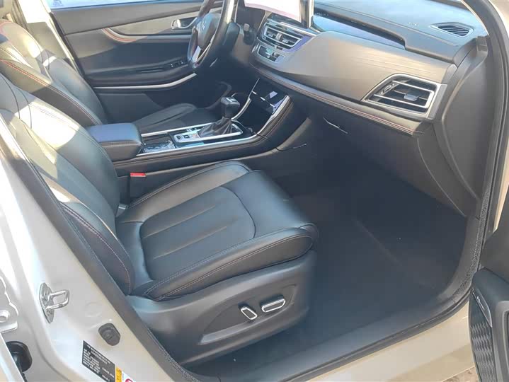 Фото 8 - Changan CS75