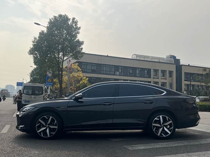 Фото 4 - Volkswagen Lamando L