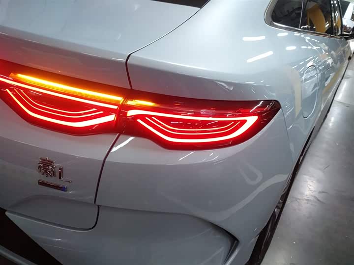 Фото 8 - BYD Qin L