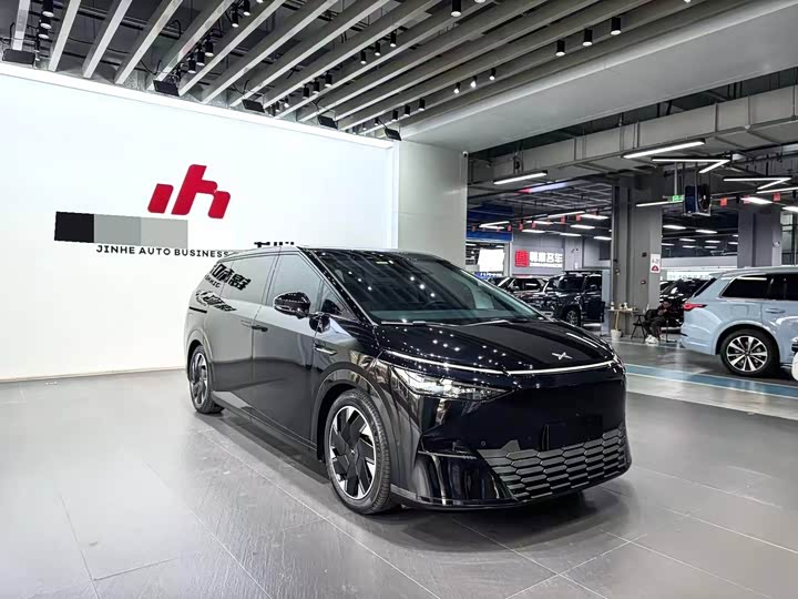 Фото 3 - XPeng X9