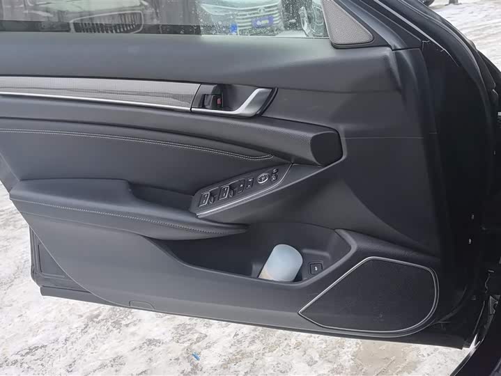 Фото 7 - Honda Accord