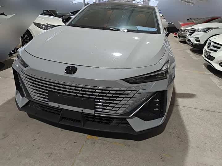 Фото 2 - Changan UNI-V