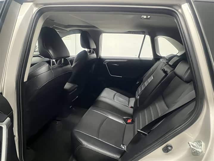 Фото 3 - Toyota Wildlander