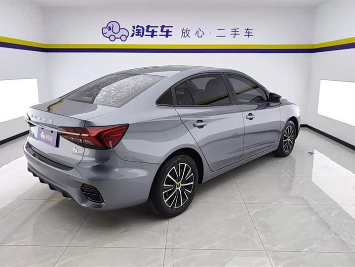 Фото 3 - Roewe i5