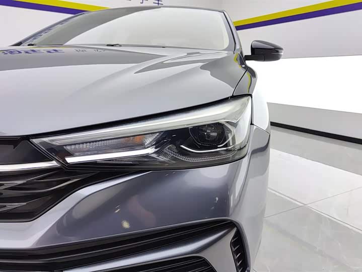 Фото 5 - Roewe i5