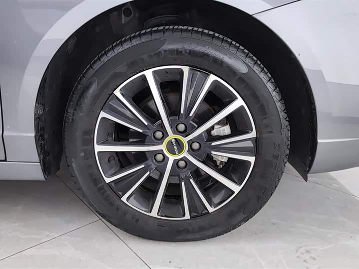 Фото 6 - Roewe i5