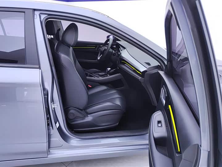 Фото 8 - Roewe i5