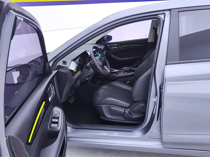 Фото 9 - Roewe i5