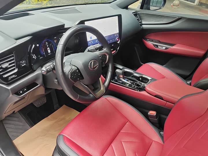 Фото 4 - Lexus NX