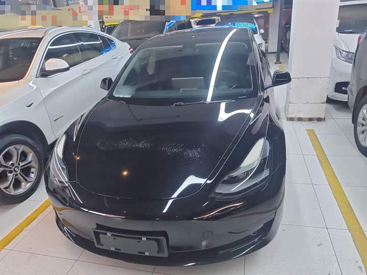 Фото 3 - Tesla Model 3