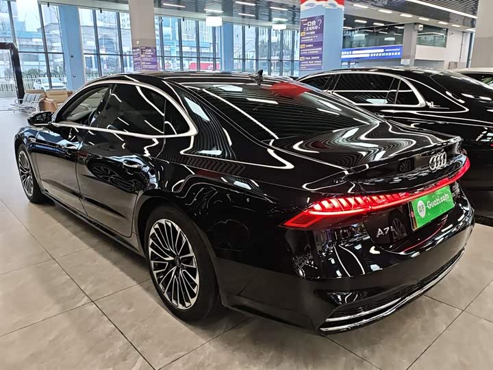 Фото 5 - Audi A7L