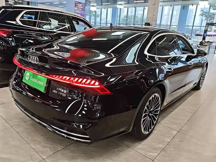 Фото 7 - Audi A7L