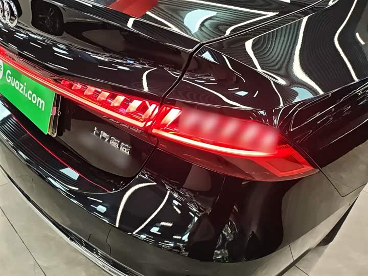 Фото 8 - Audi A7L