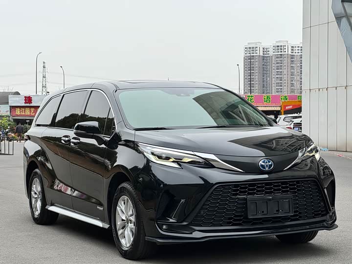 Фото 3 - Toyota Granvia