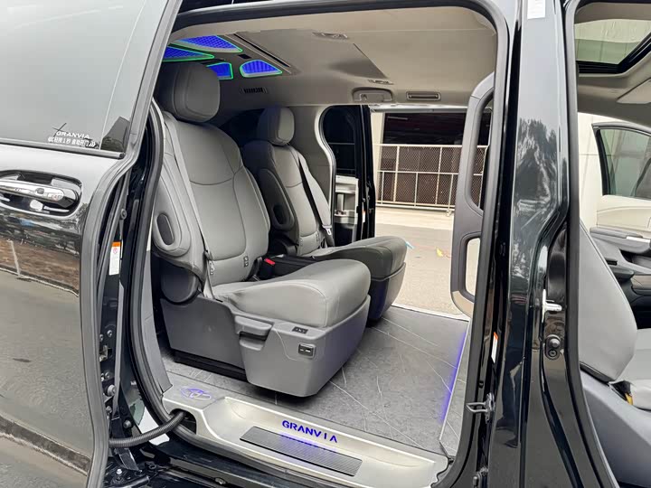 Фото 4 - Toyota Granvia