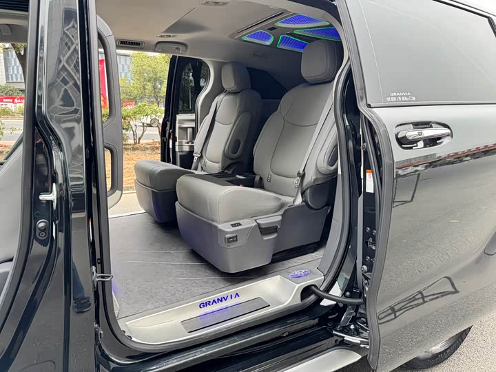 Фото 7 - Toyota Granvia