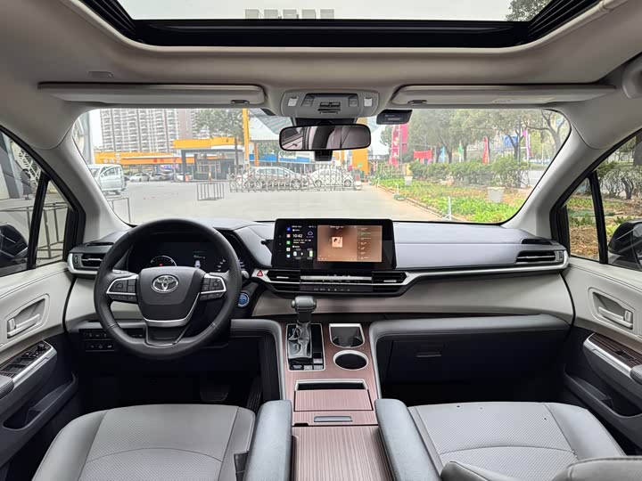 Фото 8 - Toyota Granvia