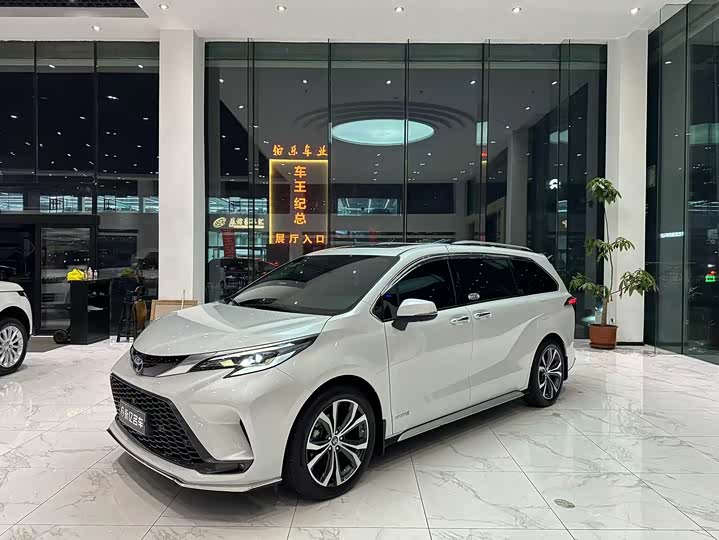 Фото 1 - Toyota Granvia