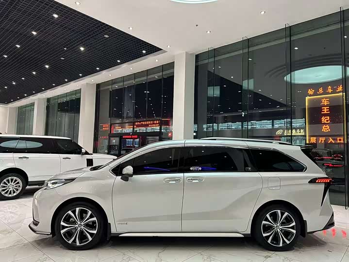 Фото 4 - Toyota Granvia