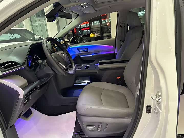 Фото 5 - Toyota Granvia