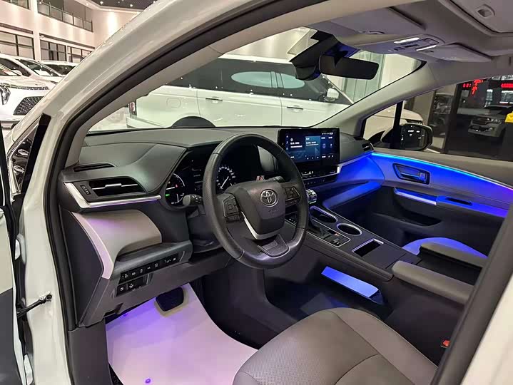 Фото 6 - Toyota Granvia