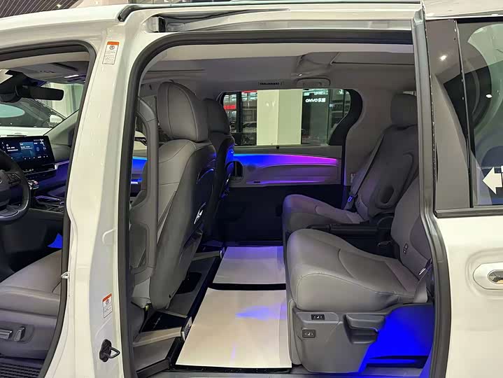 Фото 8 - Toyota Granvia