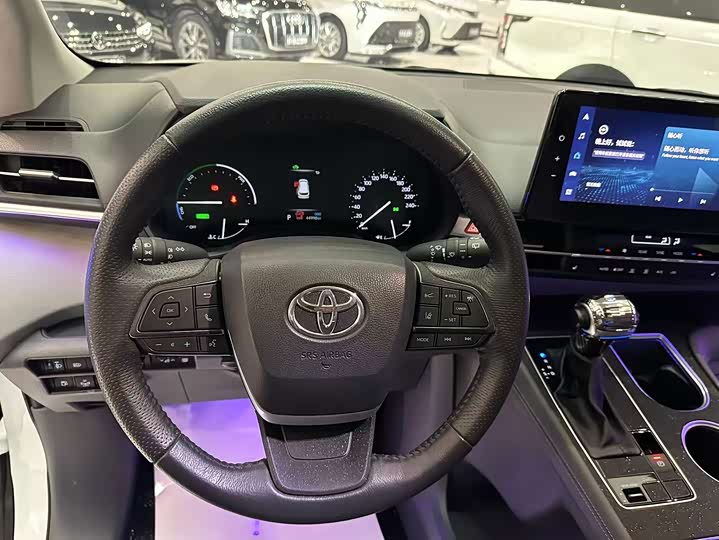 Фото 9 - Toyota Granvia