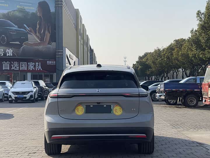 Фото 3 - Nio ES6