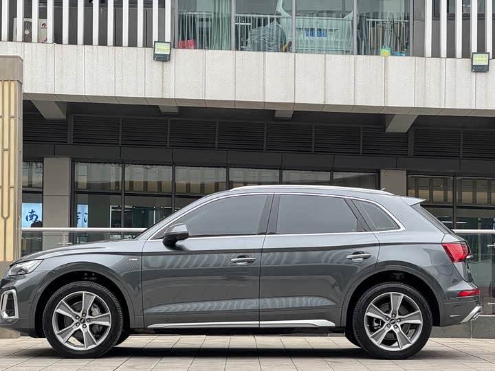 Фото 4 - Audi Q5L