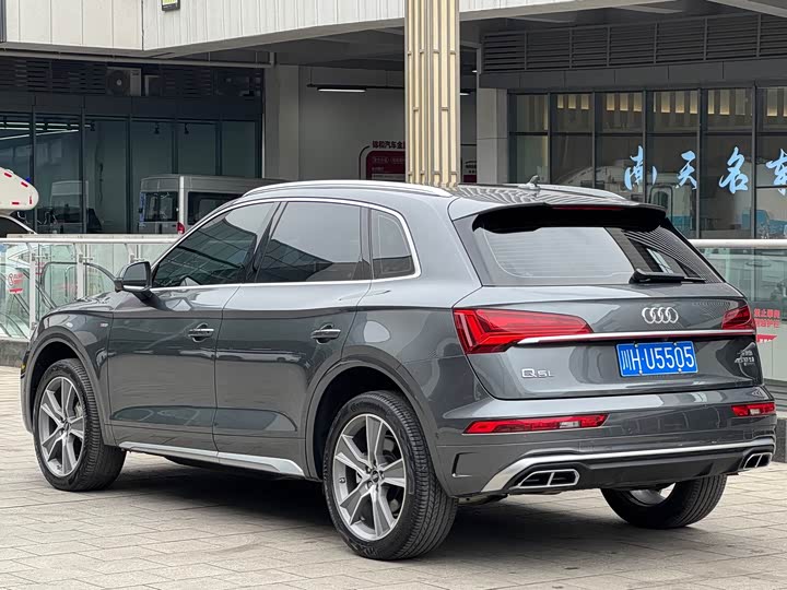 Фото 6 - Audi Q5L