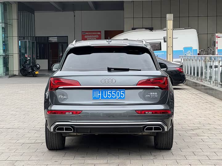 Фото 8 - Audi Q5L