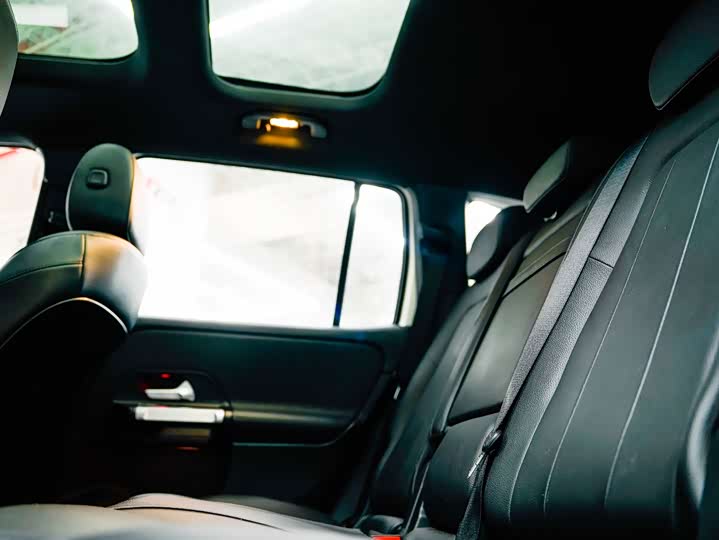 Фото 8 - Mercedes-Benz GLB-Class