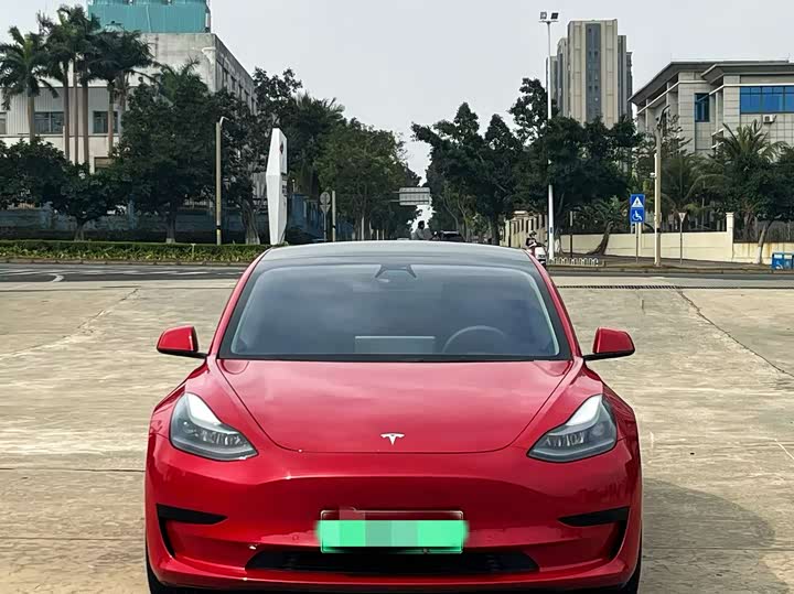 Фото 2 - Tesla Model 3