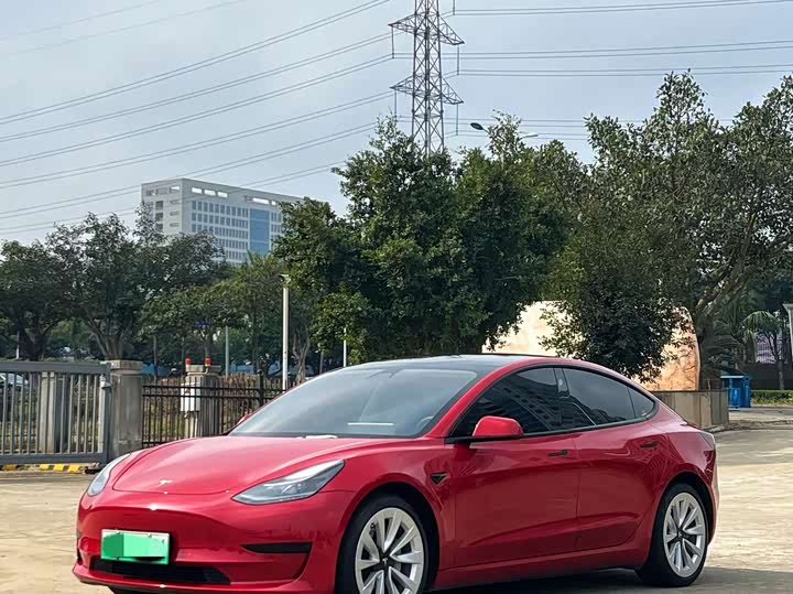 Фото 3 - Tesla Model 3